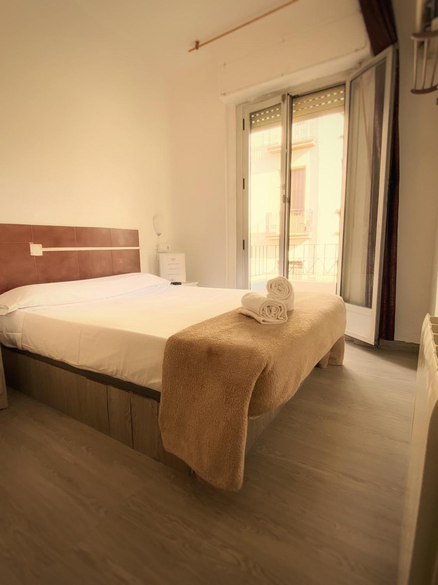 Latic Rooms Alicante Bagian luar foto