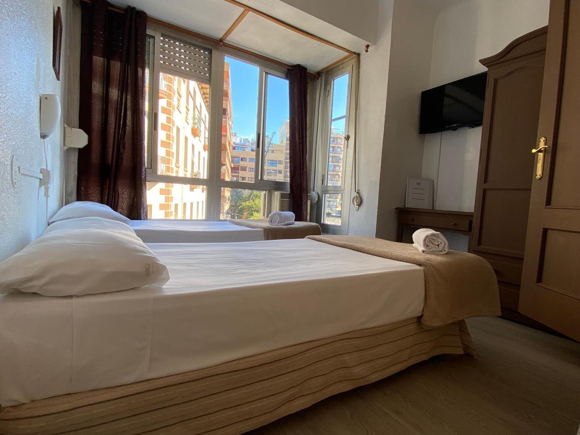 Latic Rooms Alicante Bagian luar foto