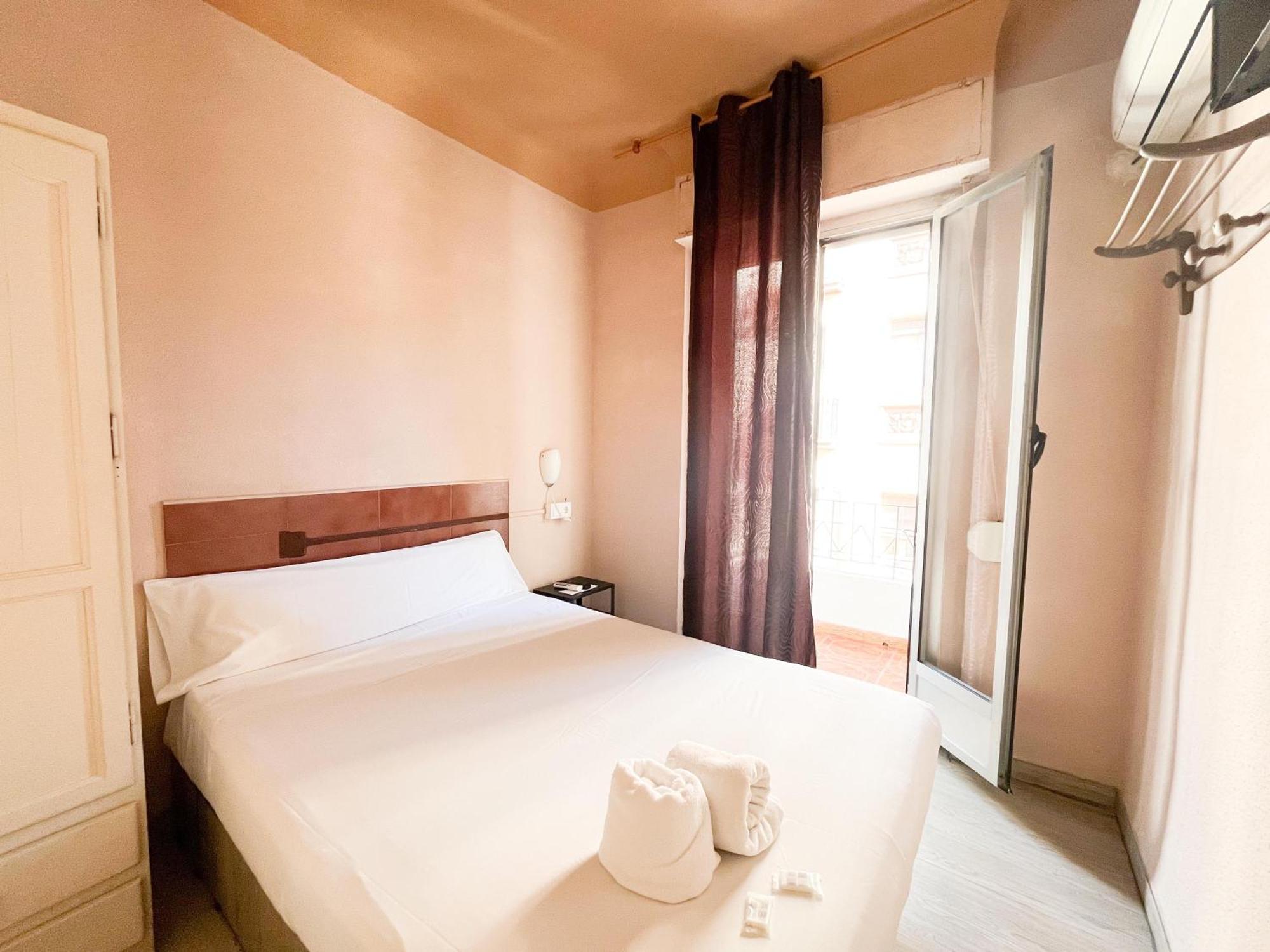 Latic Rooms Alicante Bagian luar foto
