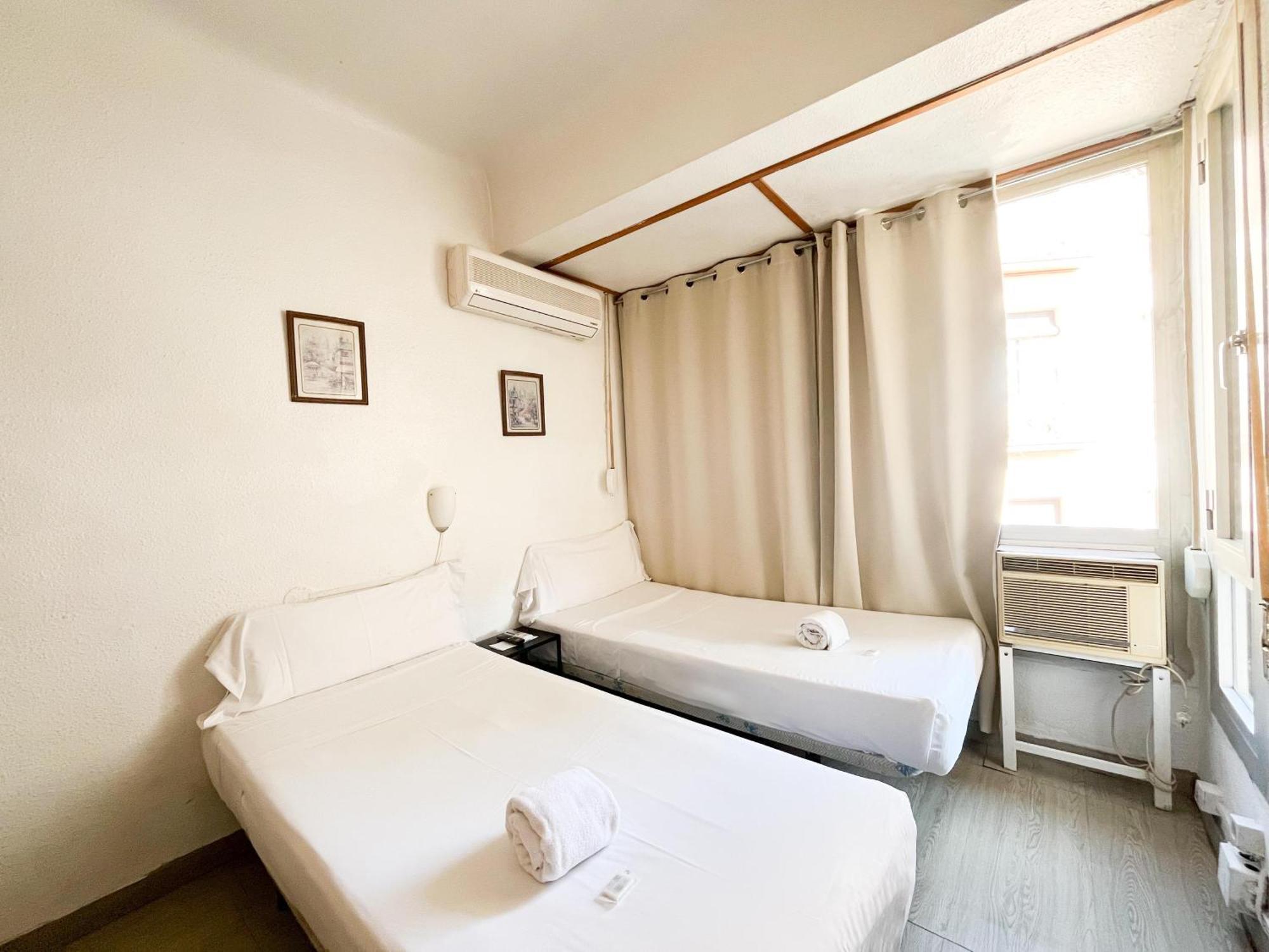 Latic Rooms Alicante Bagian luar foto
