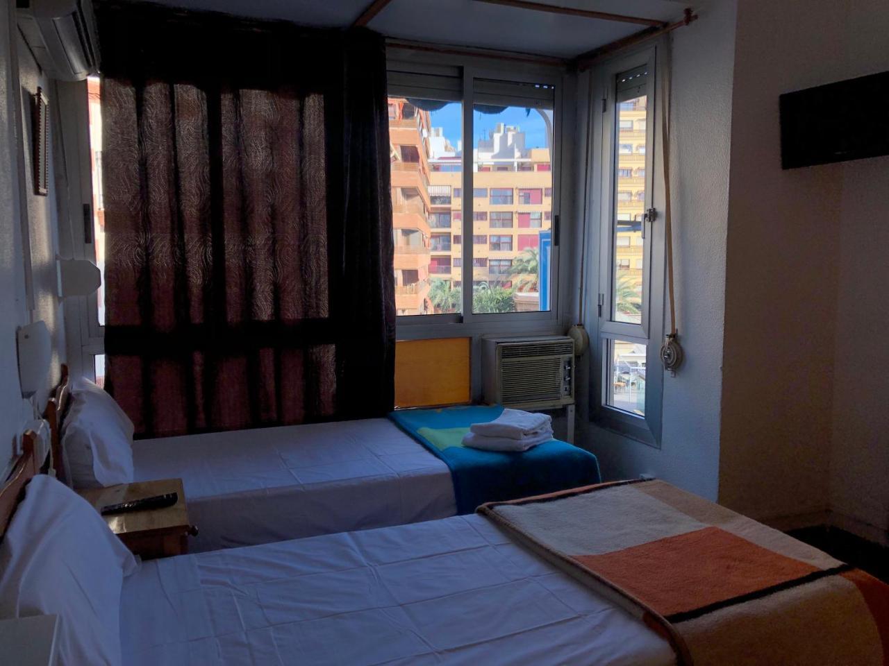 Latic Rooms Alicante Bagian luar foto